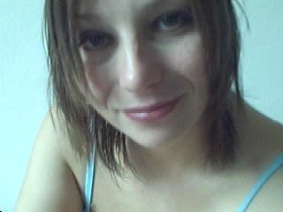 Alter: 31 / Steinbock - Gr&ouml;&szlig;e: 164 / normal - Geschlecht: weiblich - Ausrichtung: bisexuell - Haare: braun / kurz - Piercing: keins - BH-Gr&ouml;&szlig;e: DD - Hautfarbe: weiss - Augen: gr�n - Rasur: vollrasiert