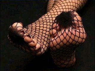 Hier siehst du Foto 1 von Dirty Feet