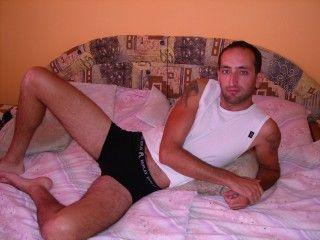 marek - Alter: 34 / Krebs - Gr&ouml;&szlig;e: 180 / sportlich - Geschlecht: m�nnlich - Ausrichtung: bisexuell - Haare: schwarz / kurz - Piercing: keins - BH-Gr&ouml;&szlig;e:  - Hautfarbe: weiss - Augen: braun - Rasur: vollrasiert