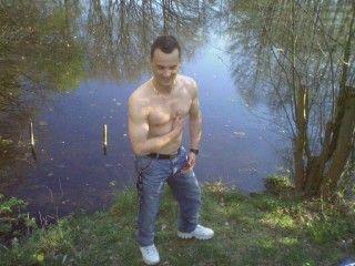 BIBOY XXX - Kraftsport, Schwimmen, Ringen, Reisen und SEX! - Ich biete Euch hier `nen SCHARFEN STRIP, bei dem wir dann richtig geil heißlaufen.
BIN STÄNDIG SCHARF, WIE `NE PEPPERONI! :)) Unter Anderem spiele ich auch gerne mit meinem kleinen Dildo, Klammern, Pumpe etc..
Gerne richte ich mich nach euren Wünschen, WAS IHR GERNE SEHEN WOLLT!
ALSO BIS GLEICH!!! - Alter: 32 / Zwilling - Größe: 178 / sportlich - Geschlecht: männlich - Ausrichtung: bisexuell - Haare: braun / kurz - Piercing: keins - BH-Größe: - Hautfarbe: weiss - Augen: blau - Rasur: teilrasiert