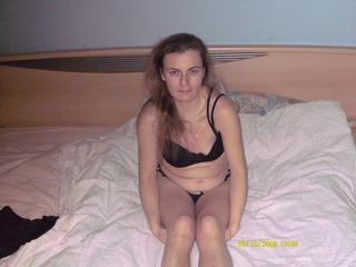 Hausfrau Katrin - Ich gehe gerne in die Sauna und genie&szlig;e die Blicke der M&auml;nner. Ich mag gerne kochen, schwimmen und Sport. Den Rest findet ihr schon selbst heraus, oder?  - Ich bin bi und f&uuml;r alles offen, freiz&uuml;gig und gut aussehend und auf der Suche nach neuen Bekanntschaften. Bin auch an Paaren interessiert, oder an einer netten Sie. Ich stehe auf FKK, wenn es sich ergibt an einen Badesee - oder im Wald an einen Sommertag, treibe ich es gerne in der freien Natur .Ich stehe total auf Outdoor-Sex. Es macht mich an, wenn die Sonne auf meiner nackten Haut brennt, und wir eventuell beim wilden Treiben erwischt werden. Wenn Du neugierig geworden bist, dann schau doch mal vorbei, meine Pussy wird sich freuen.

 - Alter: 35 / Jungfrau - Gr&ouml;&szlig;e: 167 / schlank - Geschlecht: weiblich - Ausrichtung: heterosexuell - Haare: blond / sehr lang - Piercing: keins - BH-Gr&ouml;&szlig;e: B - Hautfarbe: weiss - Augen: blau - Rasur: vollrasiert