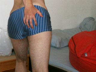 ImmerSteifer - Hallo,

ich bin 24 Jahre alt und sexuell noch experimentierfreudig. Bei Sympathie bin ich einem Livetreffen auch nicht abgeneigt. Ich w�rde mich freuen, wenn du dir Zeit nimmst mich n�her kennenzulernen.

Ich steh total darauf, wenn mich jemand beobachtet, von daher komme ich sicher auch schnell zur Sache. ;)