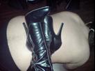 Alter: 37 / L�we - Gr&ouml;&szlig;e: 170 / kr�ftig - Geschlecht: weiblich - Ausrichtung: bisexuell - Haare: schwarz / sehr lang - Piercing: Brustwarze - BH-Gr&ouml;&szlig;e: D - Hautfarbe: weiss - Augen: blau - Rasur: vollrasiert