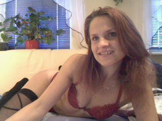 Hot jenny - Ich will, da&szlig; du mich richtig geil verw&ouml;hnst, dann werde ich dich auch geil machen. Geile Dildoshow - ohne langes drumherum Gerede.