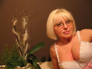 blonder Engel49 - Reisen, Sauna und Essen gehen. - Komm, besuch mich! Ich werde dir zeigen wo es lang geht. - Alter: 52 / Steinbock - Gr&ouml;&szlig;e: 160 / schlank - Geschlecht: weiblich - Ausrichtung: heterosexuell - Haare: blond / mittellang - Piercing: keins - BH-Gr&ouml;&szlig;e: C - Hautfarbe: gebr�unt - Augen: braun - Rasur: teilrasiert
