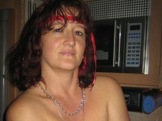 Rebby Vox - Ich bin sehr freiz�gig, ein Tag ohne SEX - unvorstellbar.
Intimrasur, Highheels, Nylons und perfect Blowjob... das ist ja heute alles Standard. Aber ich biete Dir Einiges mehr!
