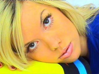 GEILESUSSE - Zuerst mache ich f�r dich einen geilen Striptease, und dann erwarte ich von dir, dass du mich lange fi*st.