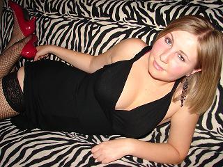 Alter: 23 / Waage - Gr&ouml;&szlig;e: 165 / normal - Geschlecht: weiblich - Ausrichtung: bisexuell - Haare: blond / mittellang - Piercing: keins - BH-Gr&ouml;&szlig;e: C - Hautfarbe: weiss - Augen: blau - Rasur: vollrasiert