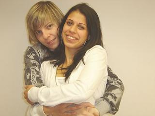 LovelyBabes - Spazierg�nge machen im Freien, und mit Freunden ins Kino gehen.