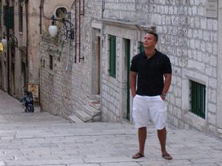 Krzysztof - Ich mag neue Leute kennenlernen, ich bin ein offener Mensch und f�r alle Vorschl�ge und f�r neue Herausforderungen zu haben.
Ich mag besonders  Menschen, die extreme Eindr�cke suchen, ich habe viel zu bieten.