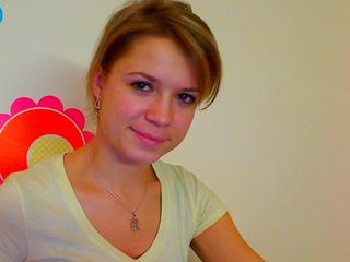 Sheryl (22) - Dancing, music, clubbing, singing and art. - I am here to make you smile. I am sweet, cute - and I want to meet someone who will make me feel like a Princess! Want to be my Prince?