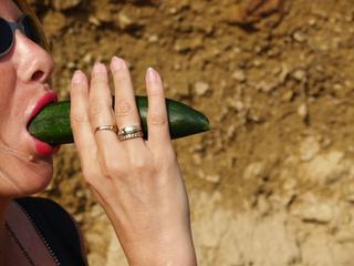 verpisstesLuder - Alter: 47 / Stier - Gr&ouml;&szlig;e: 168 / normal - Geschlecht: weiblich - Ausrichtung: bisexuell - Haare: blond / mittellang - Piercing: keins - BH-Gr&ouml;&szlig;e: B - Hautfarbe: gebr&auml;unt - Augen: gr&uuml;n - Rasur: teilrasiert