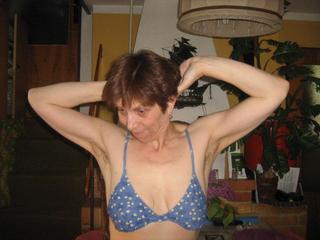 amadeaa - Hi, ich bin schon ein bisschen �lter und Lehrerin. Ich zeige dir, wie geil eine Lehrerin sein kann. Willst du meine originelle Show sehen? 