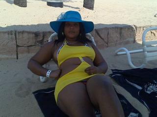 woman home alone - Hot African Queen!
