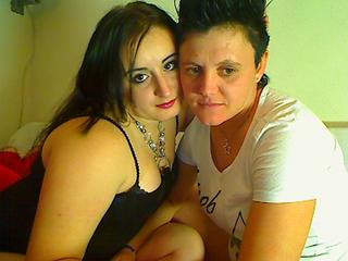 2HornyGirlsLive - Hot Lesbian Couple!