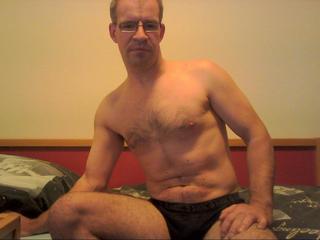 geiler bock 76 - Hallo, bin f&uuml;r alles offen, am liebsten oral, anal, f*sten, und was sonst Spa&szlig; macht. Also kommt, und habt Spa&szlig; mit mir - im Chat, oder auch real. ;)