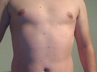 bicamguy - Also ich bin devot und/oder dominant. Ich mache vor der Cam so gut wie alles mit. Mein besonderer Fetisch ist Natursekt. Hauptsache es ist f&uuml;r uns beide geil.