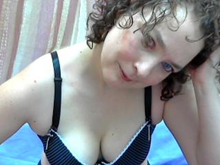 SexySueXX - Ich kann M&auml;nnern, die eine Frau zu verw&ouml;hnen wissen, nicht widerstehen. Sei dir sicher, du wirst bekommen, was du ben&ouml;tigst, wenn du meinen Chat betrittst, alles, was du dir ertr&auml;umt hast.