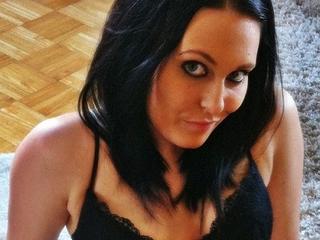 KittyCat93 - Hey S&uuml;&szlig;er! Ich w&uuml;rde mich freuen, wenn du meine hei&szlig;e Show besuchst. Ich bin gerade junge 18 geworden und bin eigentlich das `nette Girl` von nebenan...von wegen! TOTAL DIRTY UND SCHW*NZGEIL - ABSPRITZTGARANTIE!!!