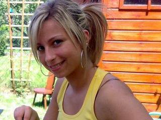 SuesseAngel - Hi Baby, komm, ich verw&ouml;hne dich am Besten! Warte schon auf dich. Ich habe grosse Lust auf Sex mit dir, hier im Chat.