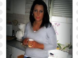 Hi, hier ist Jasmina.Ich bin eine humorvolle Frau, die auf der Suche nach einem Abenteuer ist - ob im Chat oder real. Triff mich! Wenn du dasselbe suchst, dann melde dich, *kiss*!