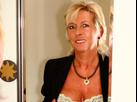 SexySandy - 2 lachende Augen, 2 gut geformte Beine, 2 stramme Milchbehälter und 1 rasierte Rührschüssel!